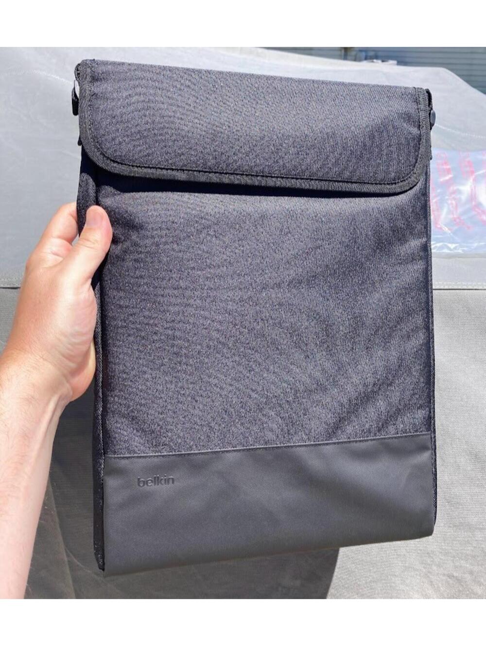 Belkin Lightweight Black TwoTone Padded 14" - 15" Laptop Sleeve Case - New